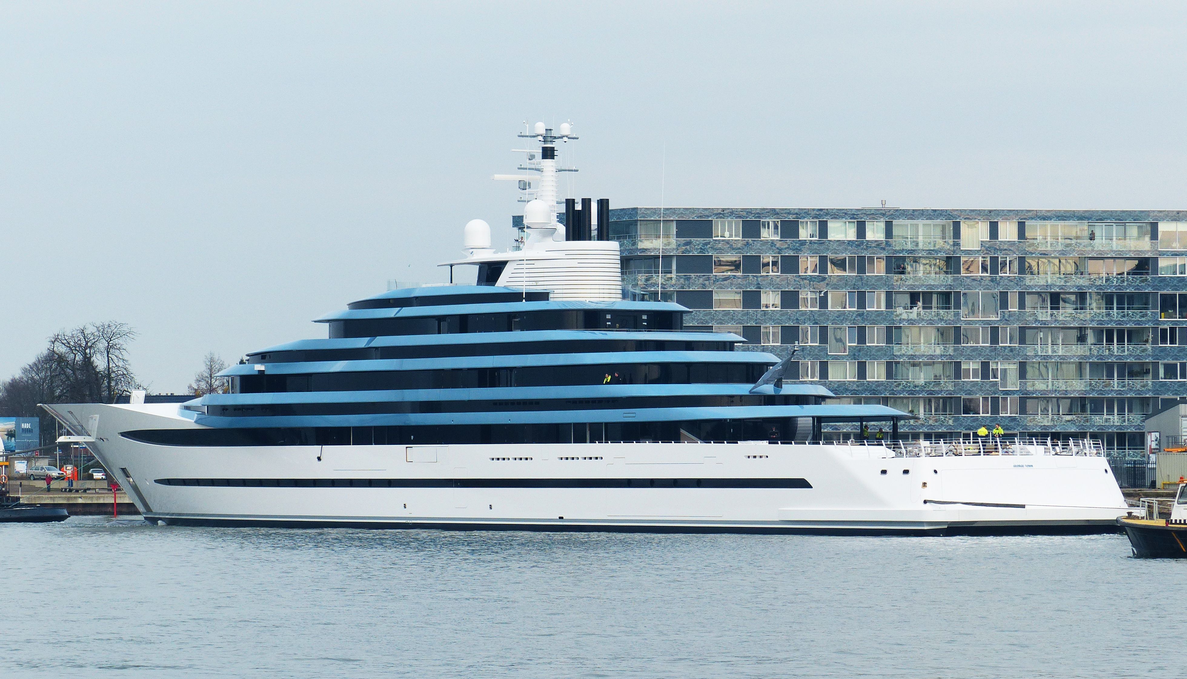 Conoce el yate con alberca estilo acuario