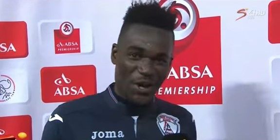 #Video Futbolista manda saludos a su esposa y a su novia