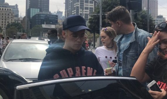 Justin Bieber desprecia a fanática en Australia