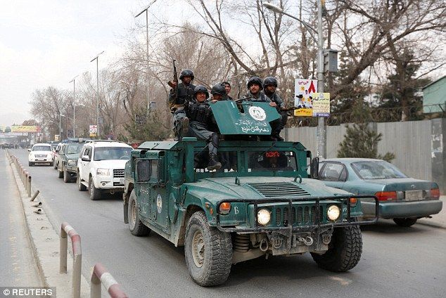 Suman 38 muertos en ataque a hospital militar en Kabul - kabul-4