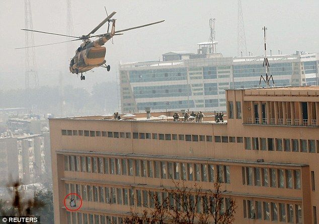 Suman 38 muertos en ataque a hospital militar en Kabul - kabul