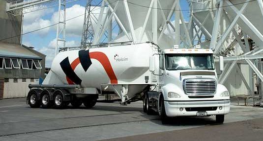 Gobierno francés critica a LafargeHolcim por querer construir el muro