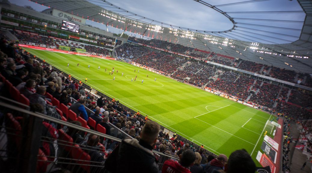 Bayer Leverkusen contrata como director técnico a Tayfun Korkut