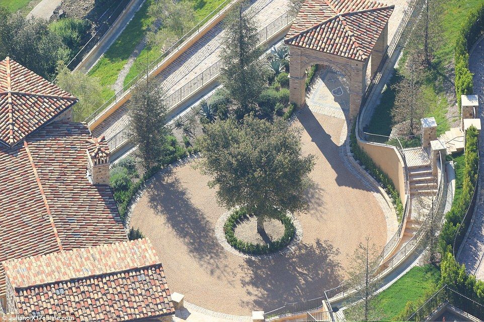 Elon Musk compra cinco mansiones en Bel Air - mansion-musk-10