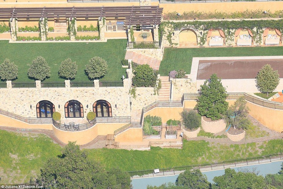 Elon Musk compra cinco mansiones en Bel Air - mansion-musk-9