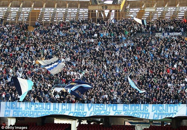 'Stalker' destruye la carrera de futbolista internacional - manta
