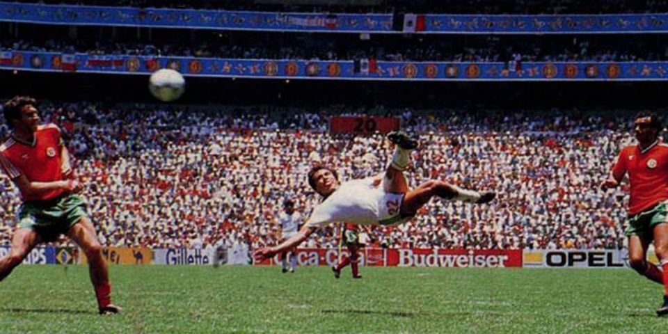 Manuel Negrete pide ayuda para encontrar la playera que usó en golazo ante Bulgaria