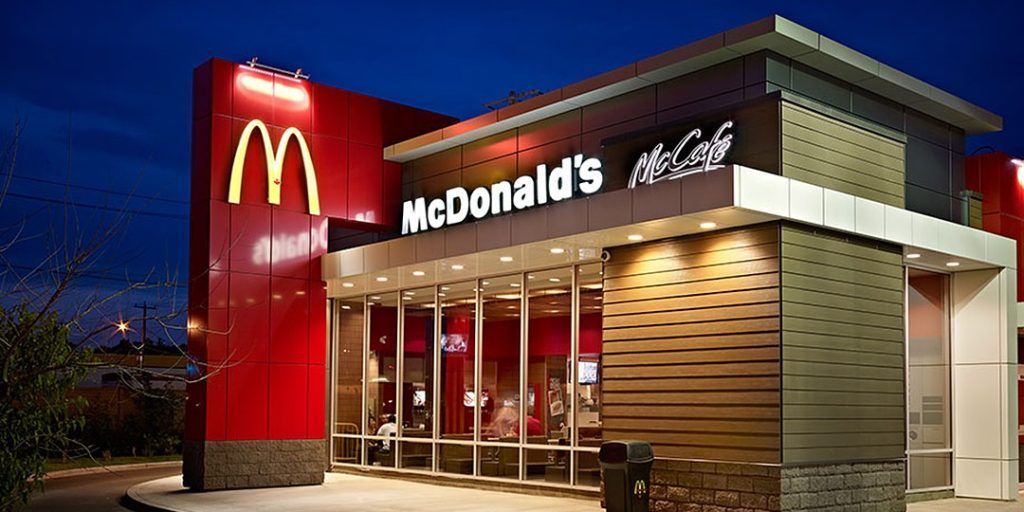 Empleados de McDonald's anuncian huelga contra el acoso sexual - mcdonaldsss-1024x512