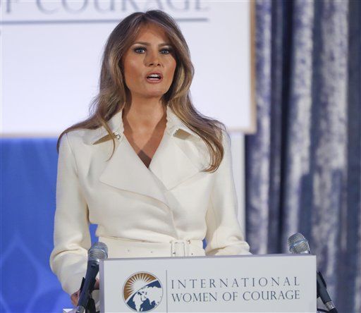 Melania Trump entrega premio a las mujeres valientes - melania