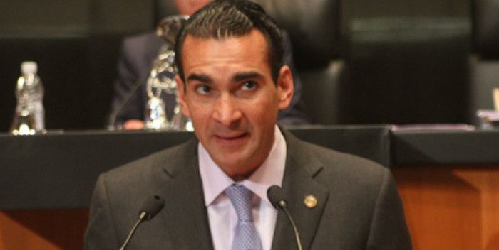 Senadores proponen multas a aerolíneas por retrasos - melgar