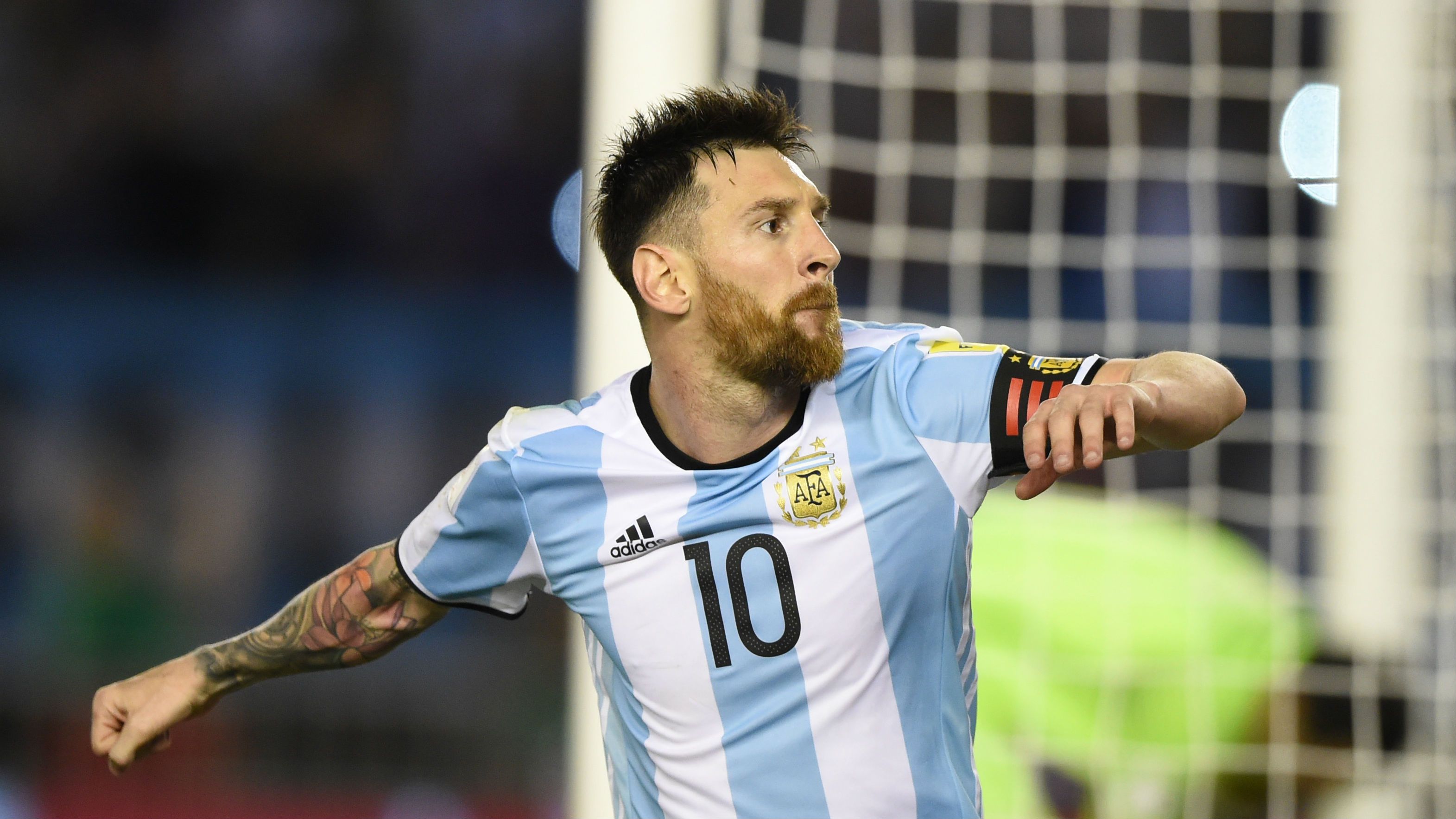 Suspenden cuatro partidos a Messi