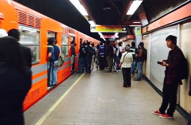 Cae persona a vías de Metro Refinería