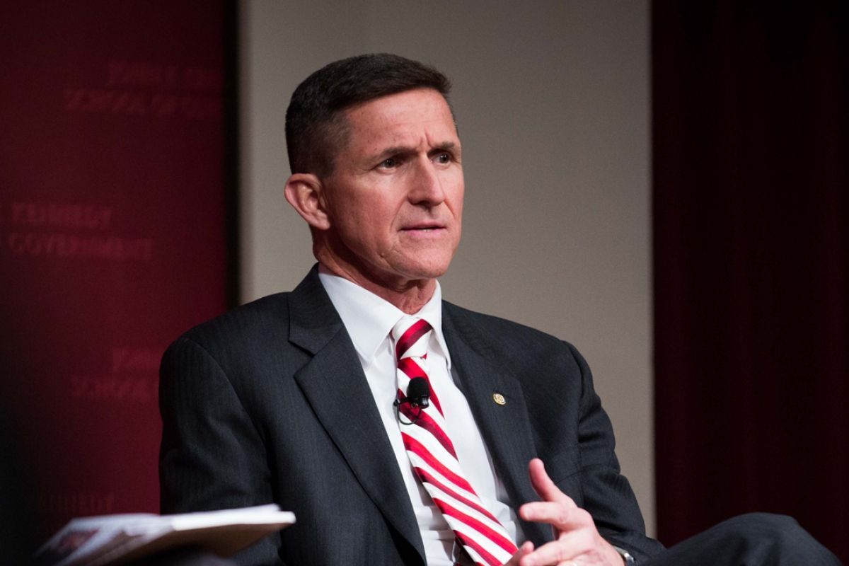 Flynn negocia para declarar sobre intervención rusa en campaña de Trump - michael-flynn2-feature-hero