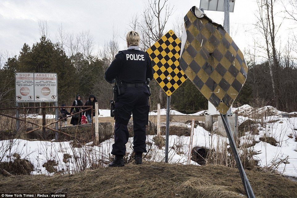 Decenas de migrantes abandonan Estados Unidos hacia Canadá en la noche