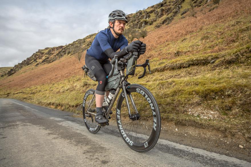 Ciclista muere atropellado durante carrera en Australia - mike-hall-