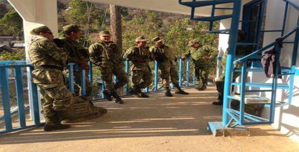 Liberan convoy del Ejército en comunidad de Oaxaca - militares1-1-1024x521