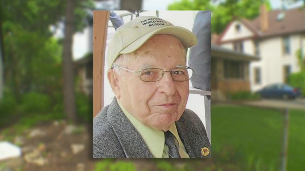 Identifican a carpintero de Minnesota como peligroso comandante nazi