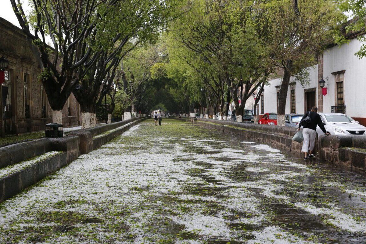 Fuertes lluvias y granizo en Morelia - morelia-granizo-2