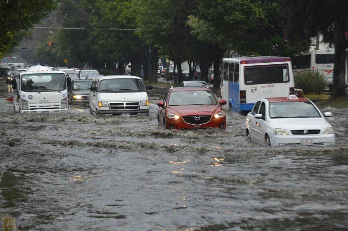 Fuertes lluvias y granizo en Morelia