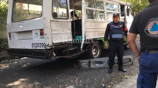 Muere motociclista al impactar contra microbús en Tasqueña - motociclista