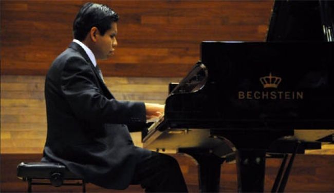 UNAM otorga licenciatura en música a alumno invidente UNAM otorga licenciatura en música a alumno invidente