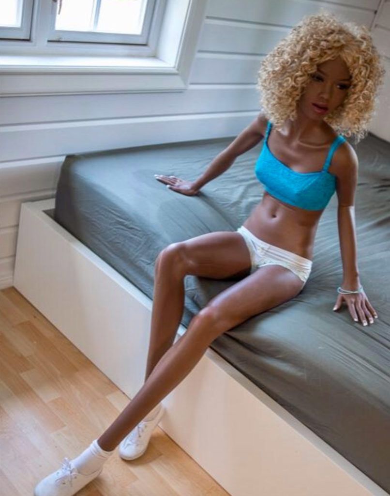 Abren el primer prostíbulo con muñecas de silicón en España - muñecas-806x1024