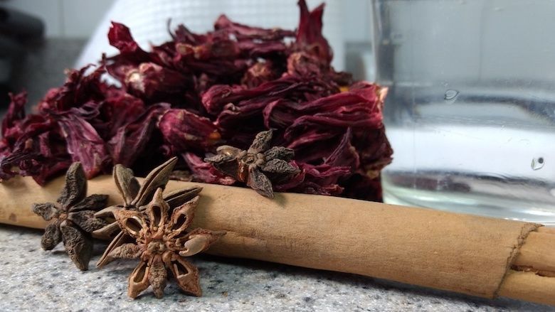 Goza de los beneficios del agua de jamaica - necesi