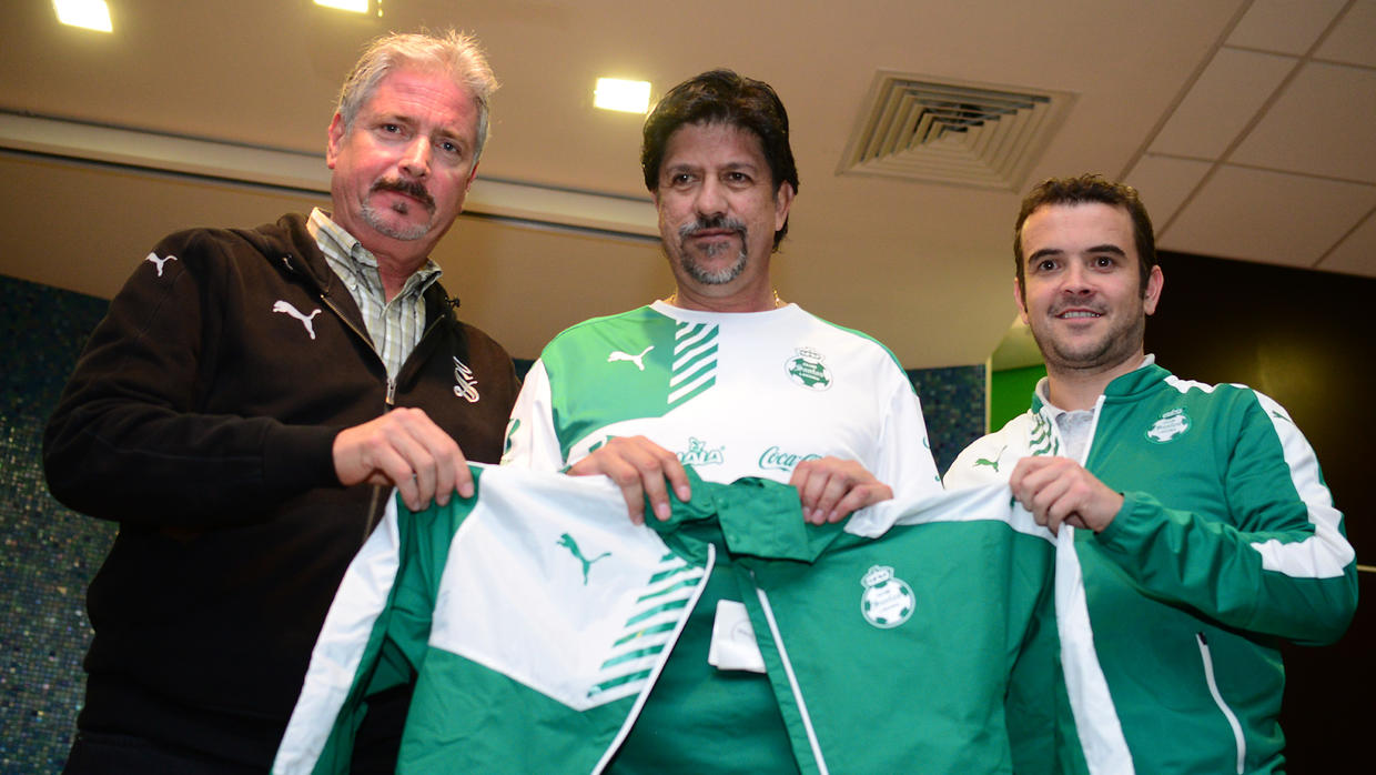 Bajan a integrantes de Santos en vuelo para Copa Mx - nicolas