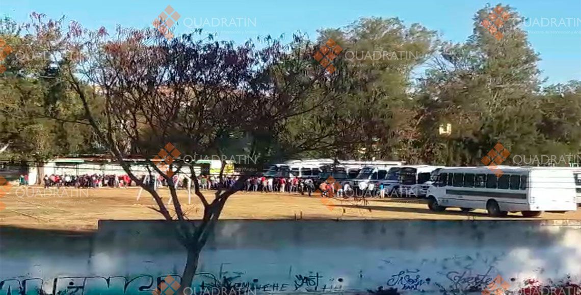 Normalistas secuestran 14 autobuses en Oaxaca - normalistasautobuses_1