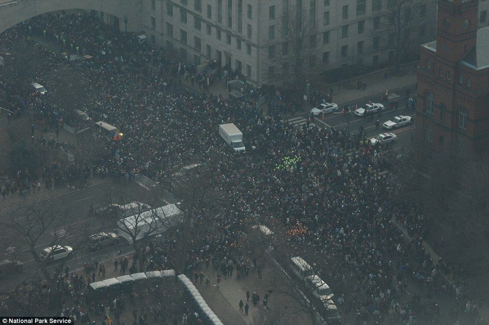 Fotos oficiales de las tomas de posesión de Trump y Obama - obama-2009-3