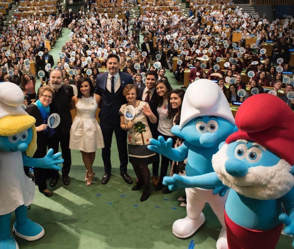 Los Pitufos llegan a la ONU - onu-con-pitufos-1024x869