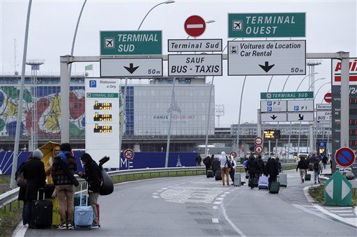 Reanuda operaciones aeropuerto de París tras muerte de sujeto - orly3