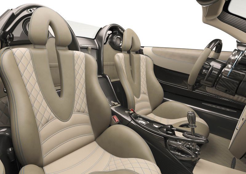 El convertible más potente y caro del mundo - pagani-10