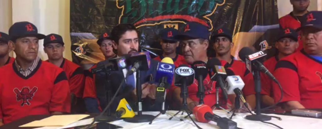 Localizan a Paquín Estrada - paquin-estrada-bravos-conferencia.-2-1024x412