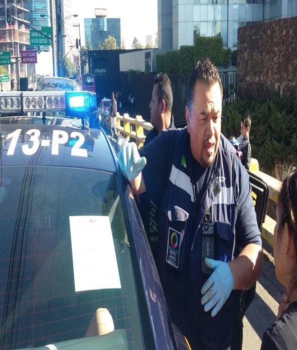 Policías ayudan en parto ocurrido en Insurgentes - parto-insurgentes-3