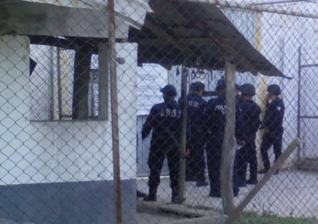 Liberan al director del penal de Oaxaca retenido por reos - penal-2