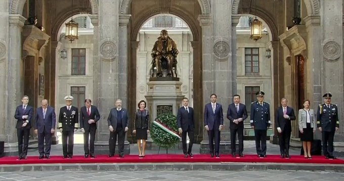Peña Nieto encabeza ceremonia por el natalicio de Benito Juárez