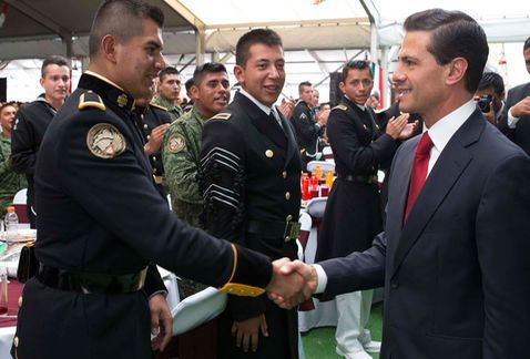 Peña Nieto honrará militares por combatir al crimen organizado - peña-soldados