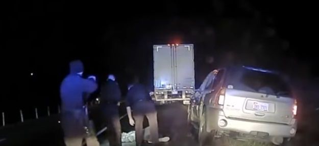 Video: policía dispara a conductor al confundir cartera con pistola - polial