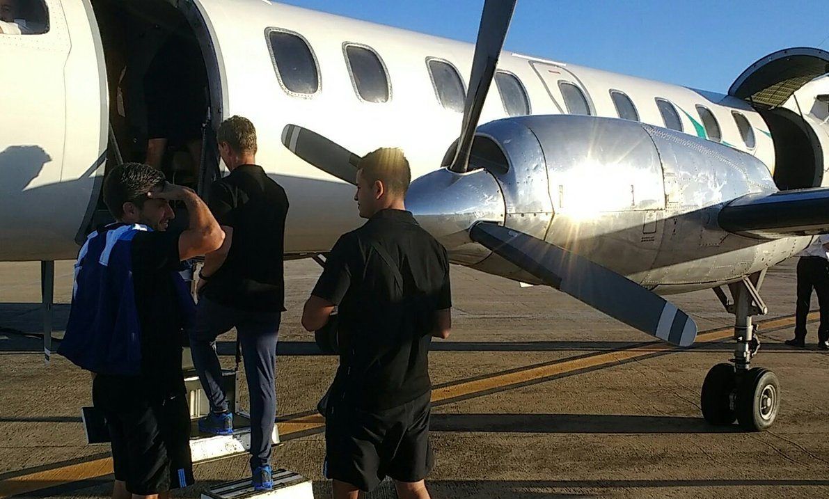 Video: avión de Racing despega con la puerta abierta