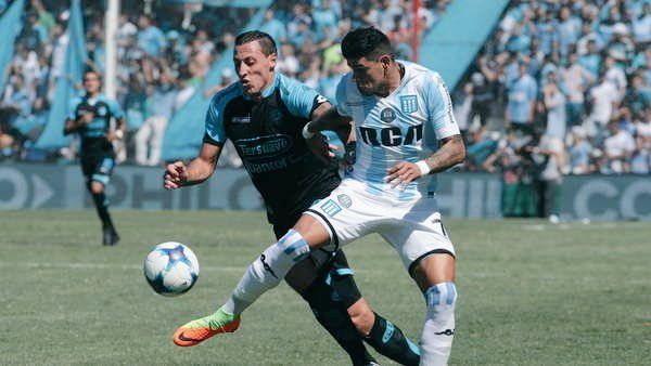 Video: avión de Racing despega con la puerta abierta - raacing