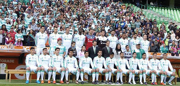 Bajan a integrantes de Santos en vuelo para Copa Mx