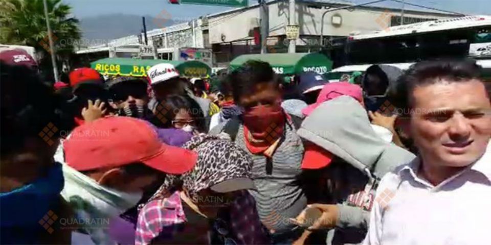 Funcionario pregunta a normalistas si gobierno les ha invitado un mezcal o un café