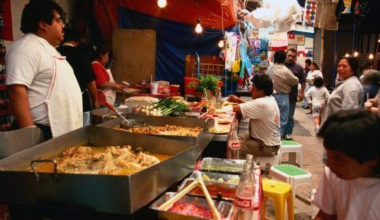 Tortas, tamales y tacos conforman la dieta exprés del mexicano