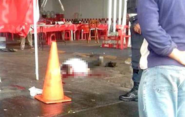 Cliente mata a asaltante en taquería de Coacalco