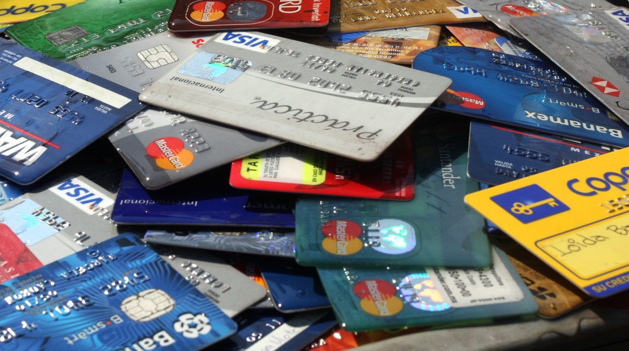 Aumentan reclamos a bancos por fraudes a tarjetas de débito