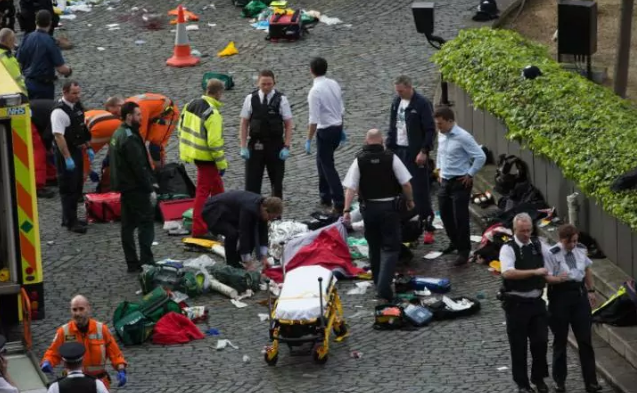 Parlamentario intentó salvar a víctima del atentado en Londres - tobias-ellwood-3