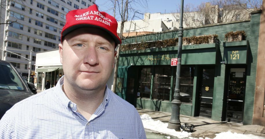 Seguidor de Trump expulsado de bar demandará al establecimiento