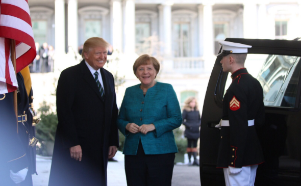Trump recibe a Angela Merkel en la Casa Blanca