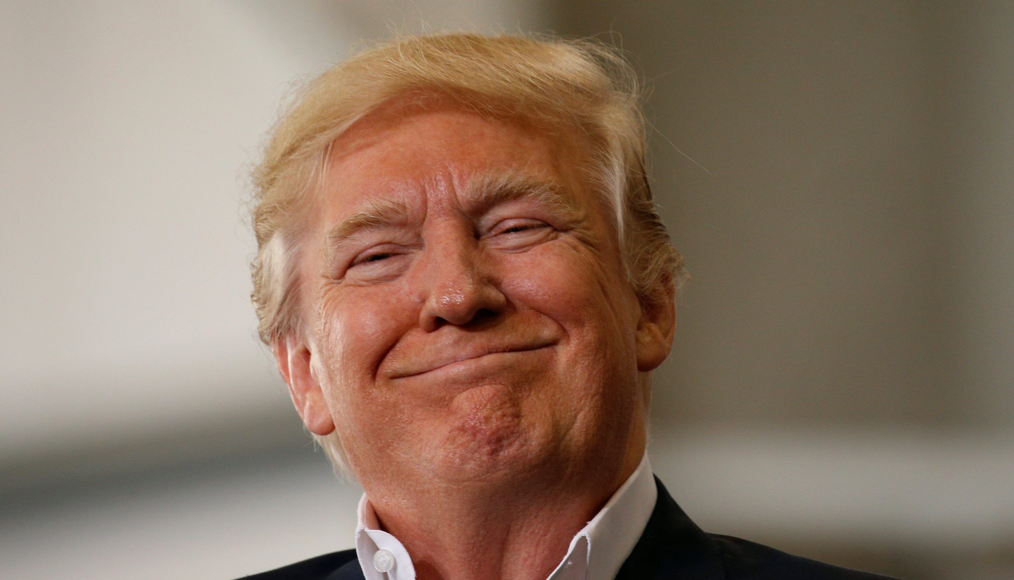 Trump ataca a los Clinton a través de Twitter